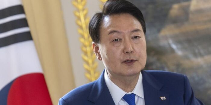 presiden-korea-selatan-yoon-suk-yeol-berbicara-selama-konferensi-pers-bersama-dengan-presiden-prancis-emmanuel-macron-di-istan_169