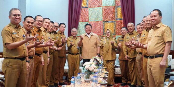 1786357394_perkuat-sinergitas-daerah-gubernur-herman-deru-terima-audiensi-plt-bupati-muara-enim-di-griya-agung